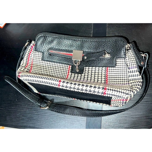 𐙚⋆˚✿˖° Chaps Houndstooth Black/White shoulder Bag 𐙚⋆˚✿˖° - Picture 9 of 10
